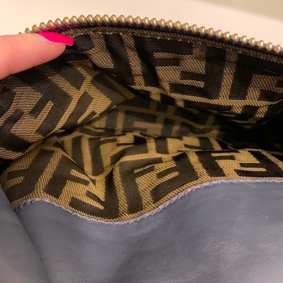 ♥️ Large Leather Fendi Shoulder Bag♥️ - Picture 10 of 17